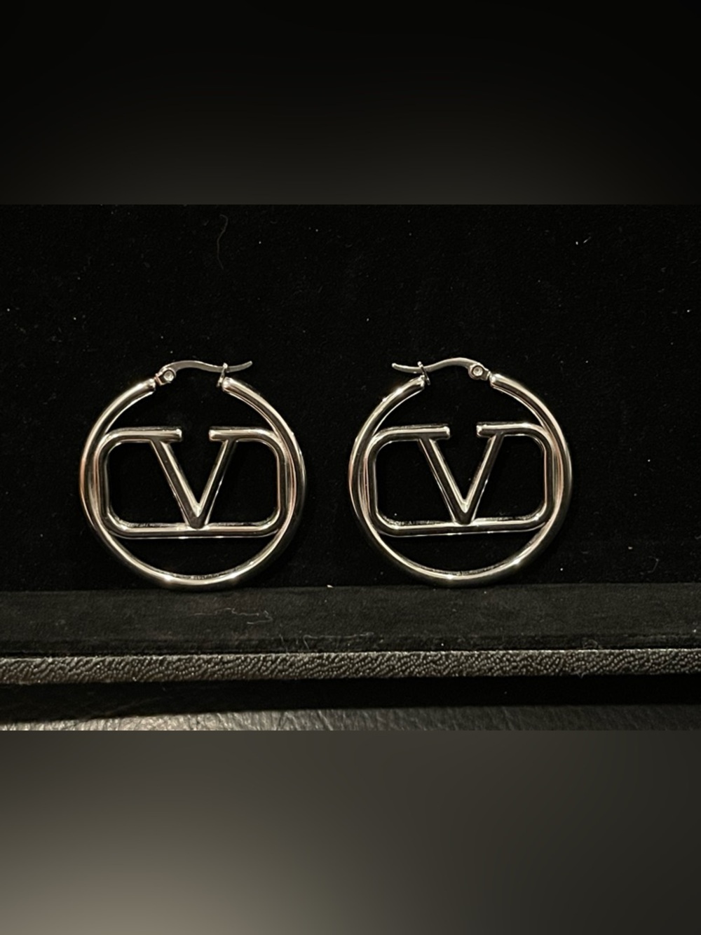 V Logo Hoop Earrings - Silver